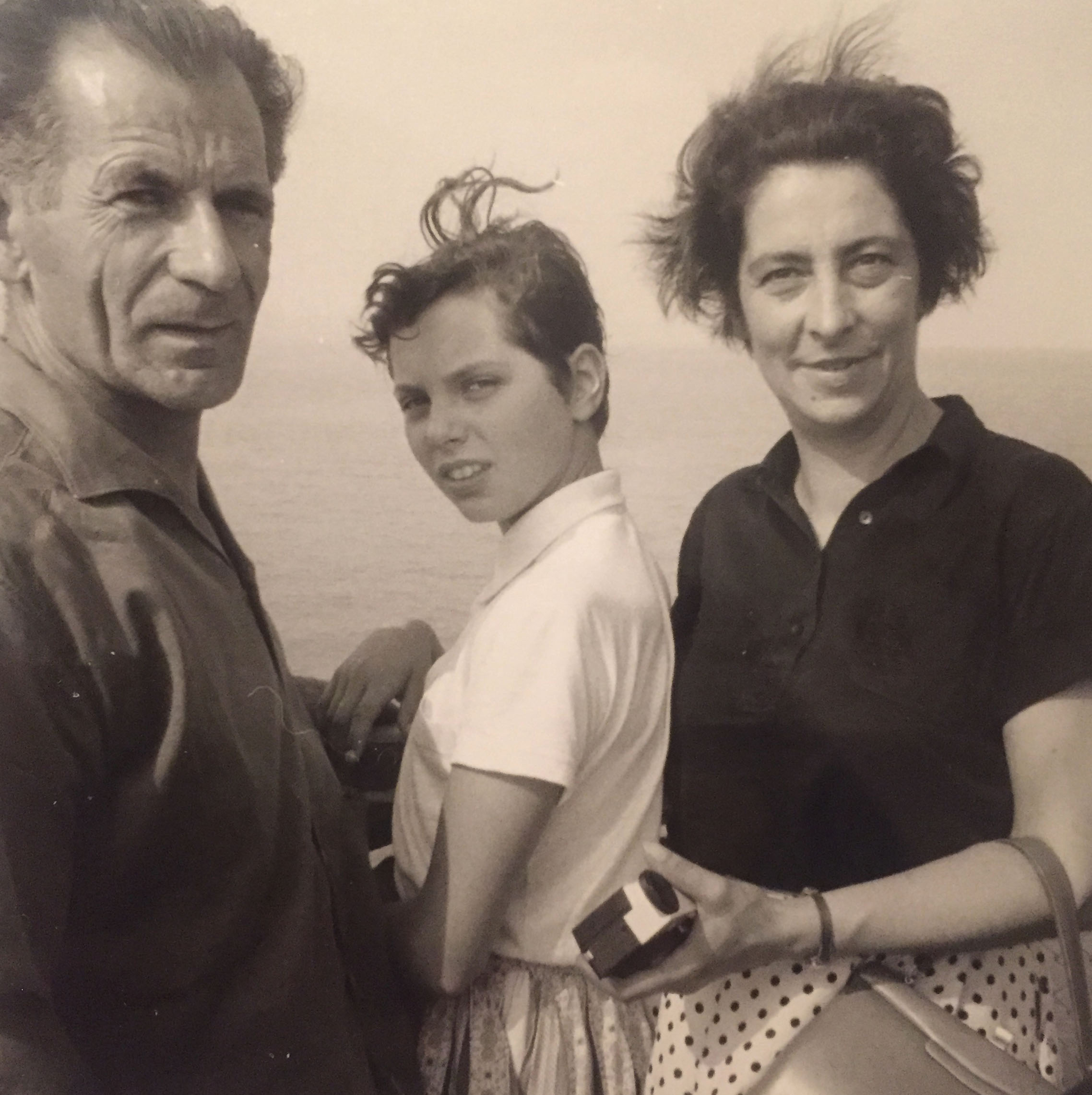 Regőczy István Atyával, aki papával Kistarcsán volt internálva, Nicolette leányom és én 1969-ben