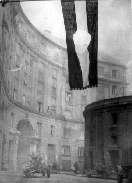 Lyukas zászló - Budapest 1956