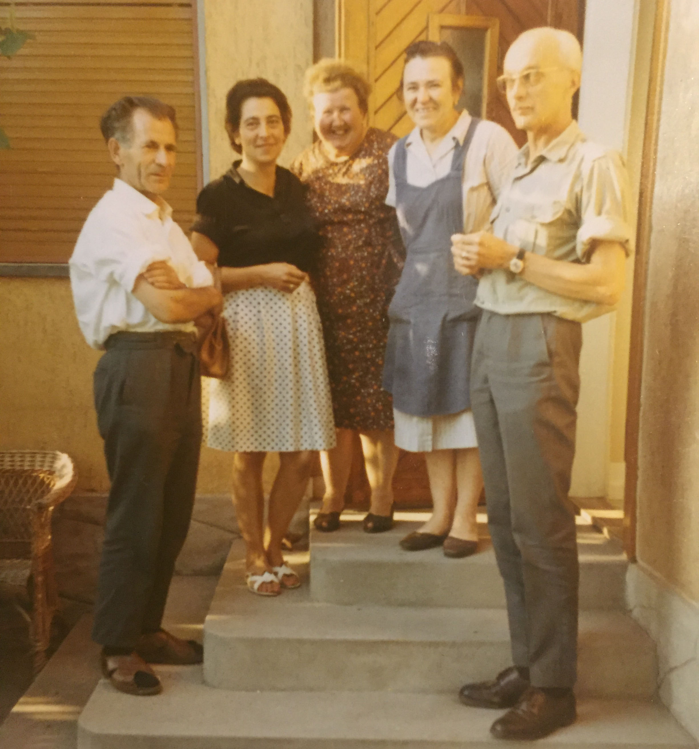 Regőczi atya, Klàra, Helén és Veronka nővér, aki segített nekünk a határig menekülni, férjem Szalachy Béla