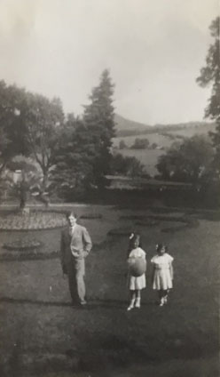 Gróf Forgách Antal unokatestvérem velünk Kelecsényben 1934-ben